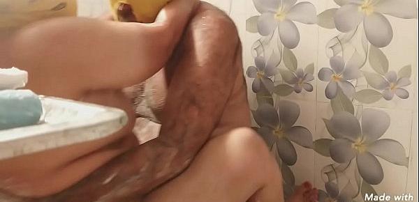  Big-boobs wife mashed her hubby with her boobs shampoo and then climbed over the hubby to quench her thirst and reminded the hubby to mom and cumed her mouth of blowjob (clear audio)